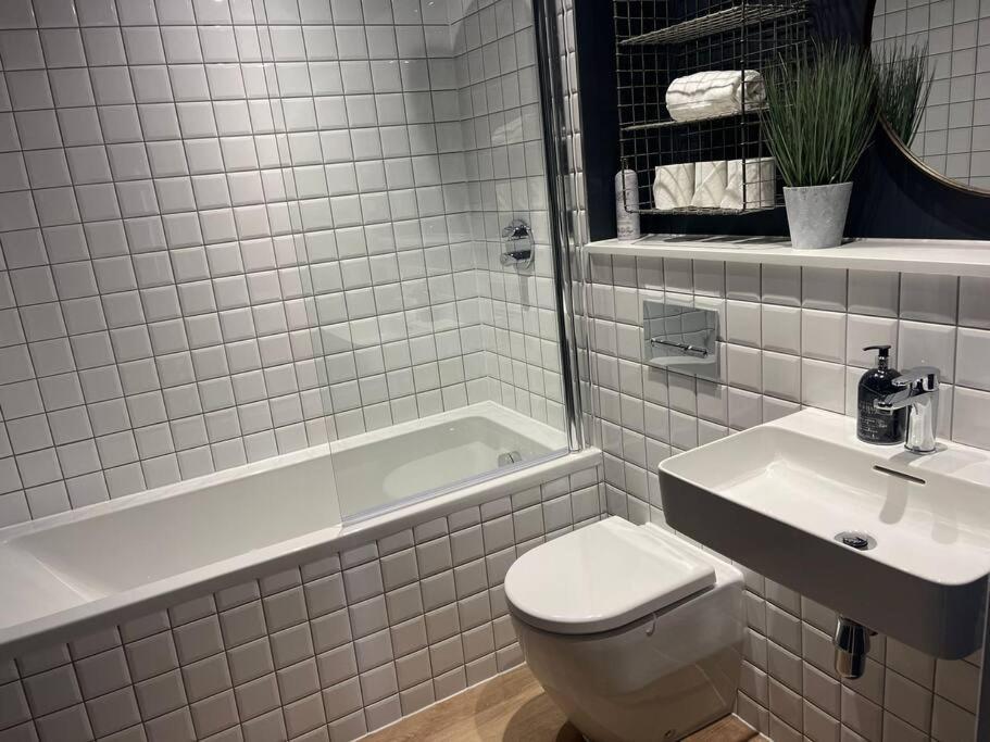 Trendy Apartment In Cardiff Free Parking エクステリア 写真
