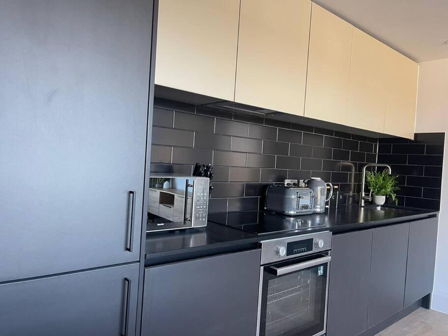 Trendy Apartment In Cardiff Free Parking エクステリア 写真