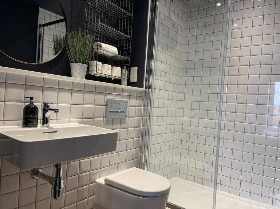 Trendy Apartment In Cardiff Free Parking エクステリア 写真