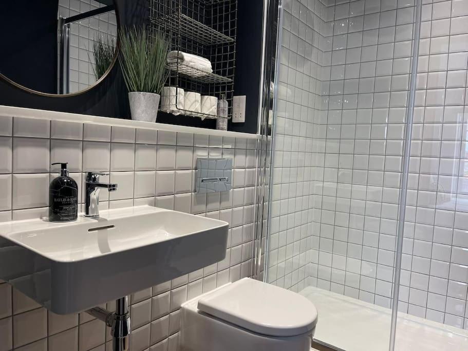 Trendy Apartment In Cardiff Free Parking エクステリア 写真